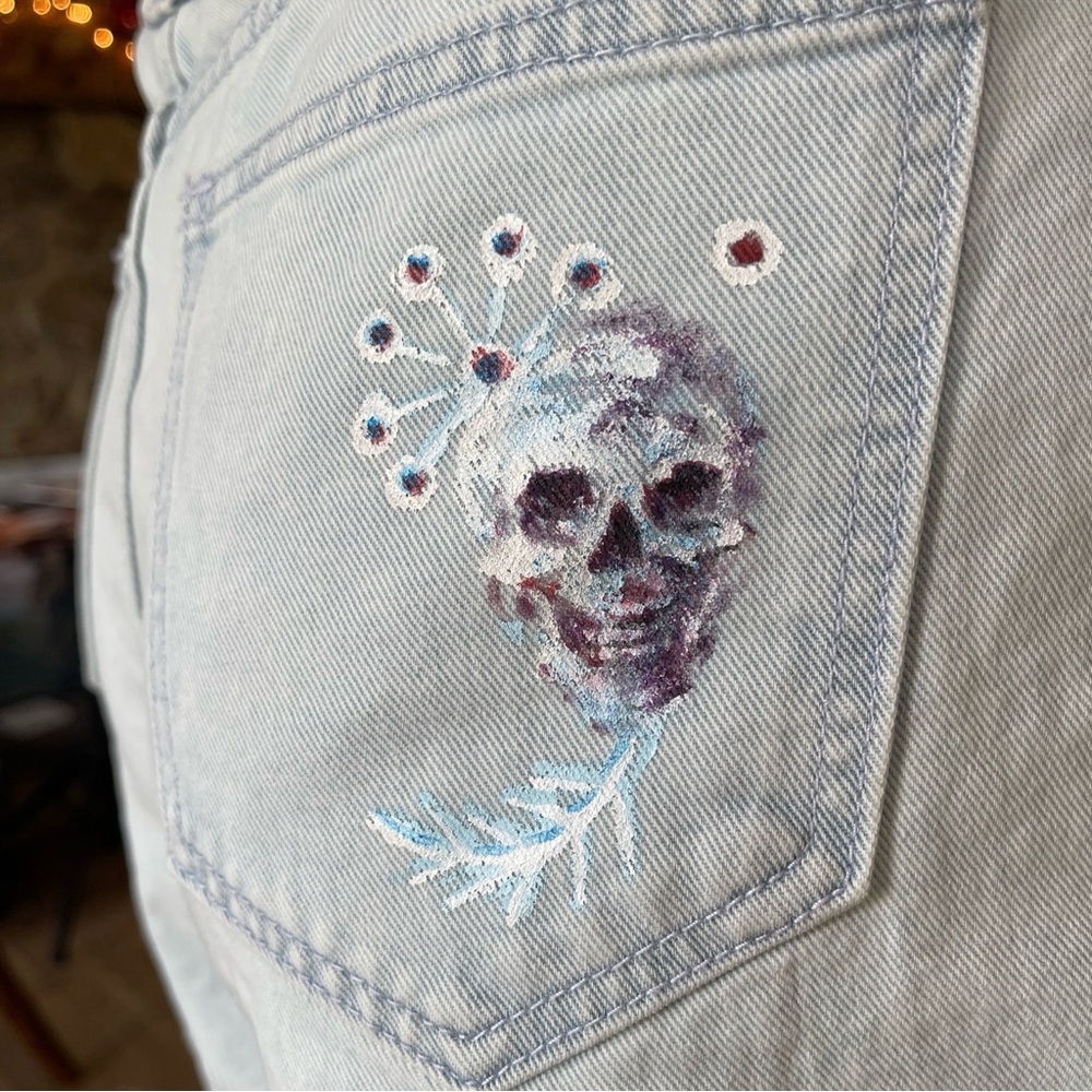 Denim shorts, eyelet light wash skull handpainted 00AK driftwood Lulu size 29